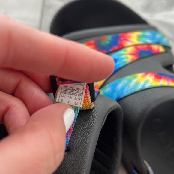 Chaco Kids Tie Dye Sandals (5) - Picture 3 of 3